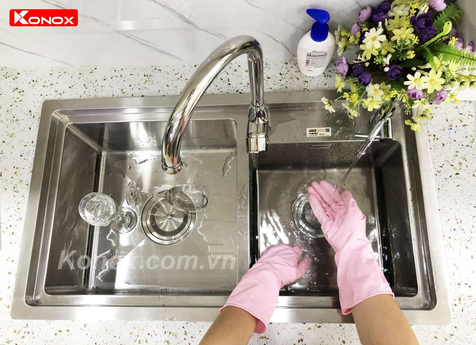 cách vệ sinh chậu rửa bát konox đúng cách