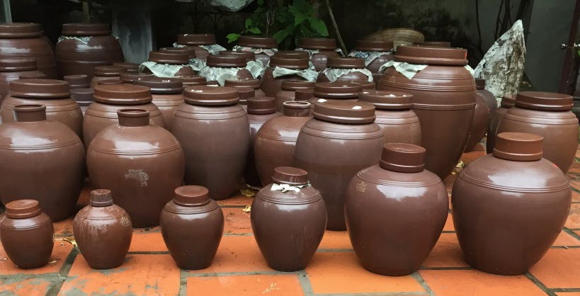 chum đựng gạo truyền thống