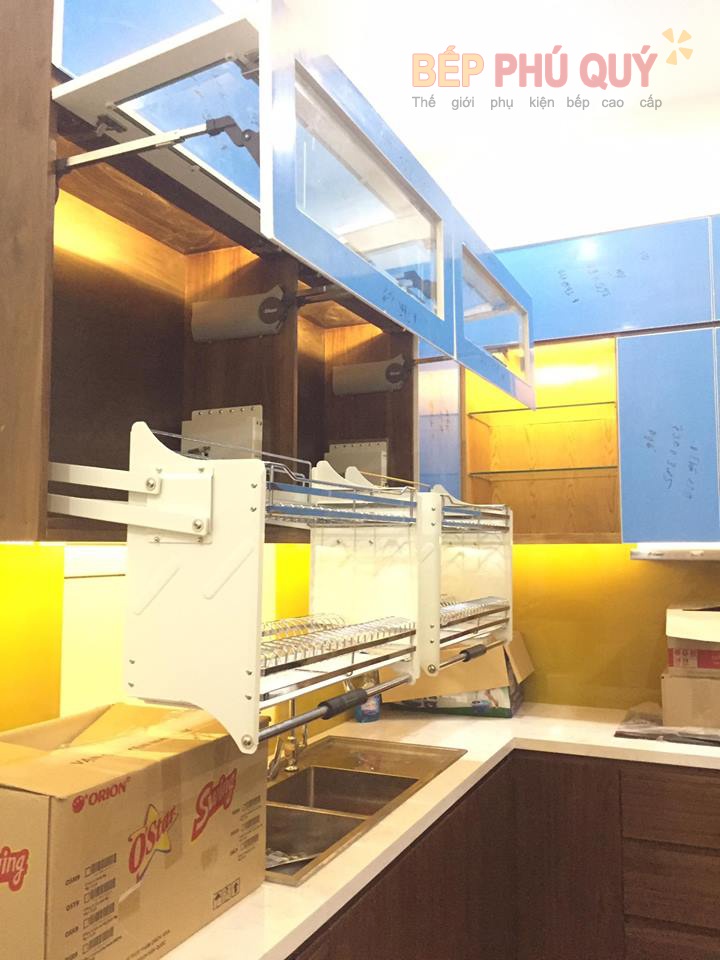bộ tay nâng blum và giá bát nâng hạ