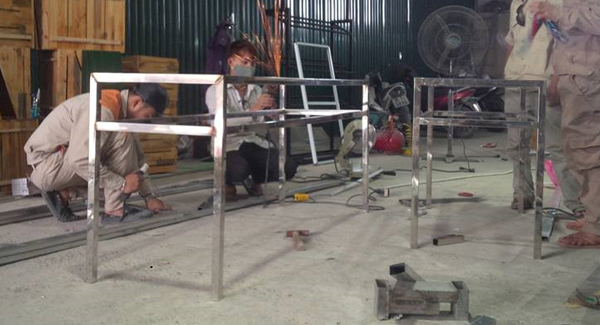 kệ để đồ trên bồn cầu gia công trong nước