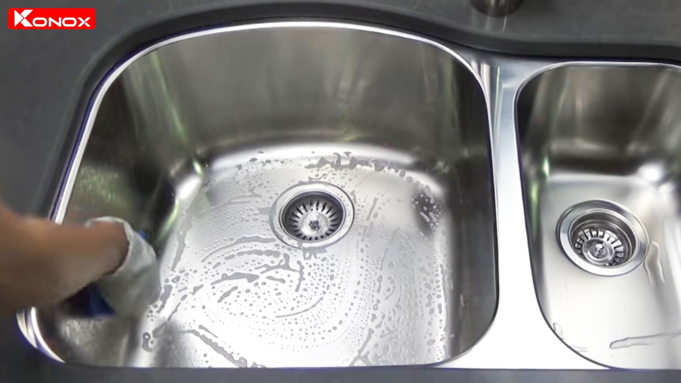 lau chùi chậu rửa bát konox đúng cách giúp tăng độ bền của sản phẩm