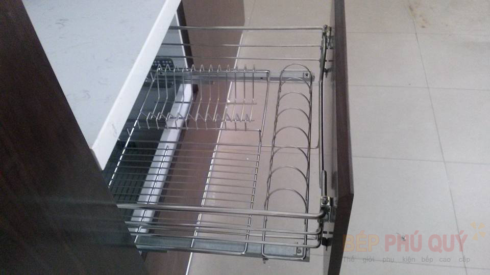 Anh lắp đặt thực tế ngăn kéo để bát đĩa Inox 304 ED01.600